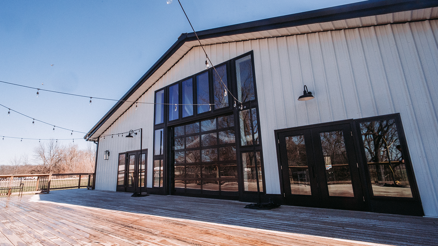 View of Pointe D'Vine Hilltop Reception room from the outside